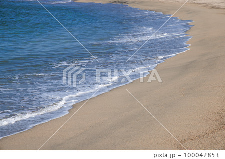 〈鳥取県〉冬の皆生海岸　打ち寄せる波　2月 100042853