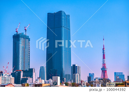 日本の東京都市景観 変わる都市風景…東京タワーと並ぶ新たなシンボルの威容 日本の東京都市景観 変わる都市風景…東京タワーと並ぶ新たなシンボルの威容 100044392