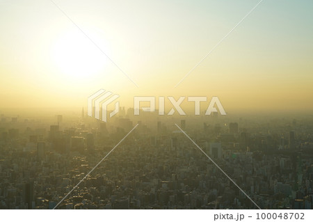 東京スカイツリー 展望台 新宿方面 夕日 100048702