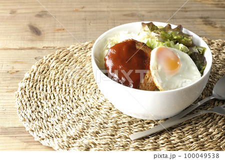 目玉焼き、ハンバーグ、サニーレタス、ロコモコ丼 目玉焼き、ハンバーグ、サニーレタス、ロコモコ丼 100049538