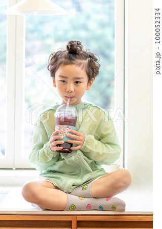 一人 1人 子供 100052334