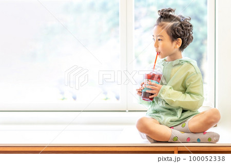 一人 1人 子供 100052338