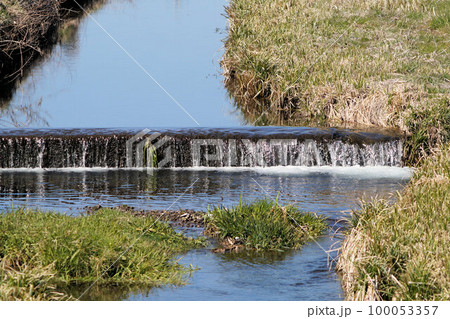 早春　小川の流れ　3月 100053357