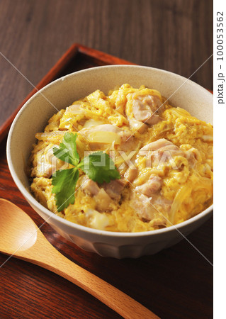 みつばを添えたふわとろ親子丼 100053562