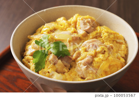 みつばを添えたふわとろ親子丼 みつばを添えたふわとろ親子丼 100053567
