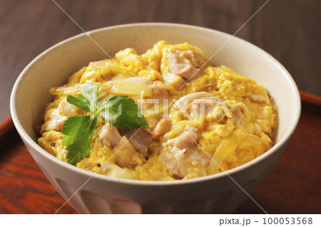 みつばを添えたふわとろ親子丼 みつばを添えたふわとろ親子丼 100053568
