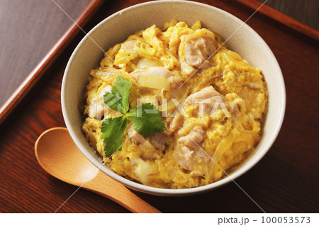 みつばを添えたふわとろ親子丼 100053573
