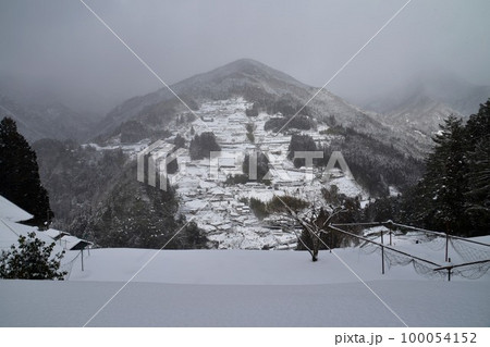 落合集落冬景色1（徳島県三好市東祖谷落合） 100054152