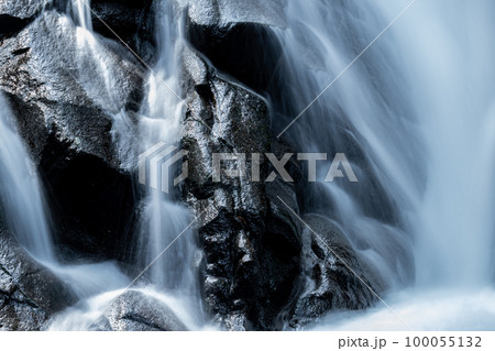 美しい保永の滝　愛知県 100055132