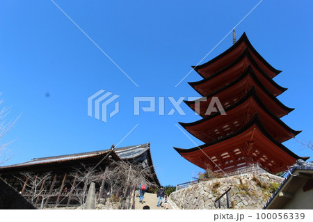 広島県廿日市市 厳島神社 宮島 大鳥居 五重塔 世界文化遺産 日本三景 広島県廿日市市 厳島神社 宮島 大鳥居 五重塔 世界文化遺産 日本三景 100056339
