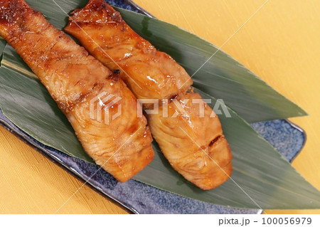 シイラの照り焼き　魚料理　2切れ　おかず 100056979