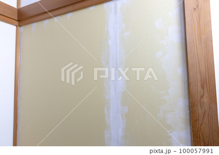 リフォーム現場の壁クロス貼り付け前の壁 100057991