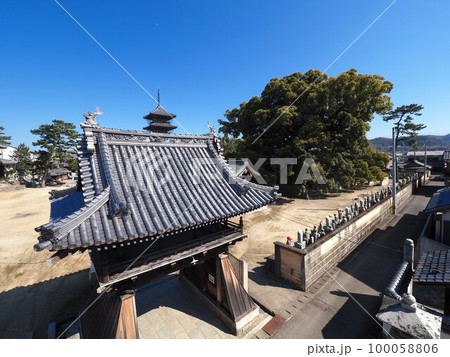 四国八十八ヶ所霊場第75番札所・善通寺の五重の塔【香川県善通寺市】6 100058806