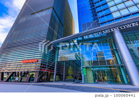 東京　中央区　八重洲中央口前付近の都市風景 100060441