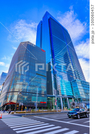 東京 中央区 八重洲中央口前の都市風景 東京 中央区 八重洲中央口前の都市風景 100060457