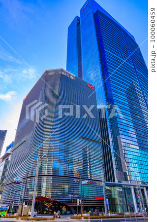 東京　中央区　八重洲中央口前の都市風景 100060459