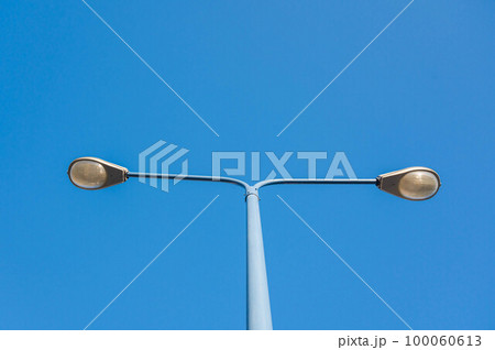 青空と外灯 100060613