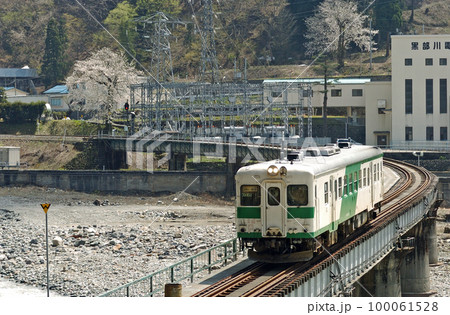 大糸線 根知ー小滝 JR西日本 キハ52-125(糸魚川) 大糸線 根知ー小滝 JR西日本 キハ52-125(糸魚川) 100061528