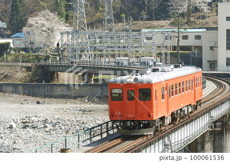 大糸線 小滝ー根知 JR西日本 キハ52-156(糸魚川) 大糸線 小滝ー根知 JR西日本 キハ52-156(糸魚川) 100061536