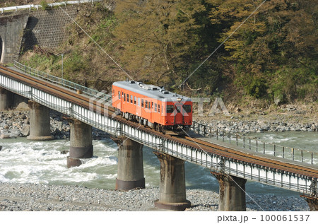 大糸線 根知ー小滝 JR西日本 キハ52-156(糸魚川) 大糸線 根知ー小滝 JR西日本 キハ52-156(糸魚川) 100061537