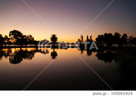 美しいマジックアワーが美しいパースの風景 美しいマジックアワーが美しいパースの風景 100063924