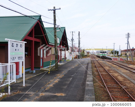 JR日高本線 鵡川駅とキハ40 100066005