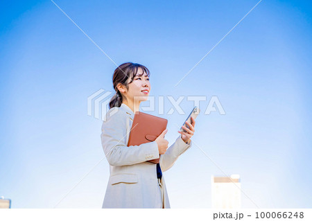 ビジネスシーン 屋外 ビジネスシーン 屋外 100066248