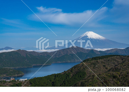 (風景)富士山と芦ノ湖が見渡せる箱根の初夏 (風景)富士山と芦ノ湖が見渡せる箱根の初夏 100068082