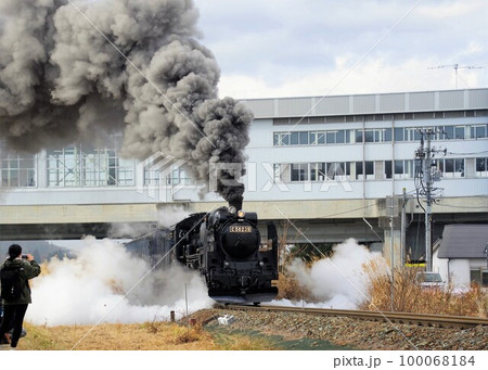 SL銀河　JR新花巻駅を発車するSL銀河　2022年秋 100068184
