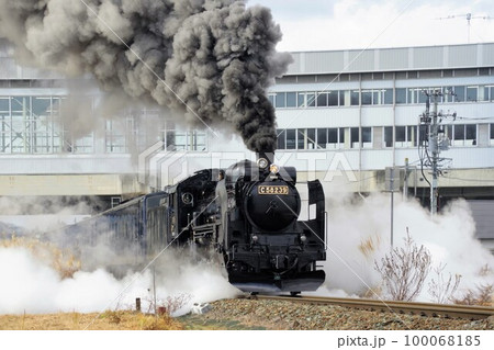 SL銀河　新花巻駅の出発シーン　2022年秋 100068185