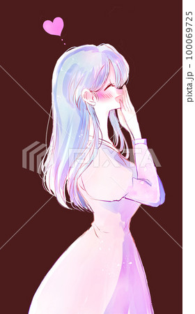 恋する笑顔の女性 100069725