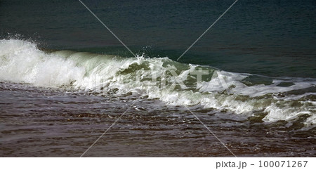 Sea big waves on the shore of the Persian Gulf Sea big waves on the shore of the Persian Gulf 100071267