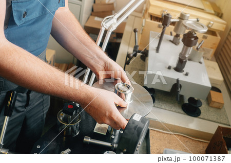 Repair and diagnostics of industrial devices. Instrument calibration specialist performs work at Repair and diagnostics of industrial devices. Instrument calibration specialist performs work at 100071387