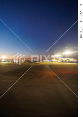 羽田空港離陸前(日没直後 羽田空港離陸前(日没直後 100084114