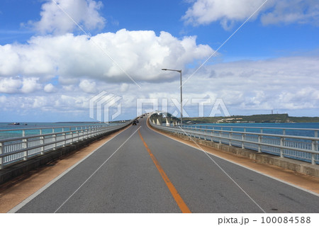 伊良部大橋と伊良部島(クリアランス付近) 伊良部大橋と伊良部島(クリアランス付近) 100084588