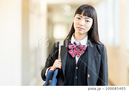 女子高生　学校　制服 100085405