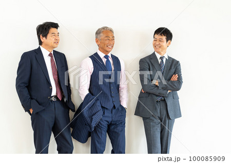 ビジネスマン　ミドル男性 100085909