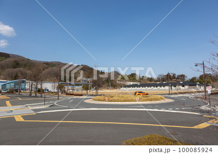 安中榛名駅前のラウンドアバウト 100085924