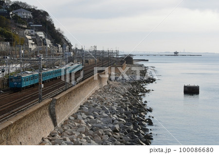 海岸を走る103系R1編成 和田岬線 回送 山陽本線 海岸を走る103系R1編成 和田岬線 回送 山陽本線 100086680