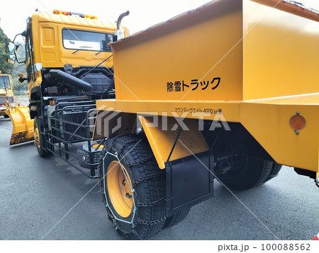 待機中の除雪車 100088562