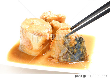 新鮮なサバを味噌で煮込んだサバの味噌煮 新鮮なサバを味噌で煮込んだサバの味噌煮 100089883