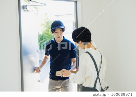 配達　玄関 100089971