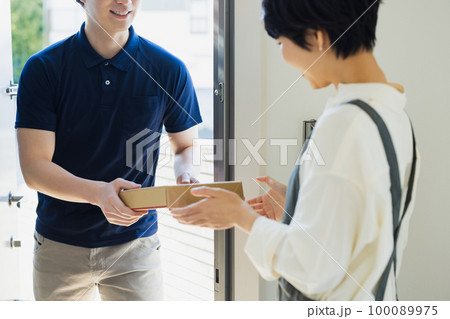 配達　玄関 100089975