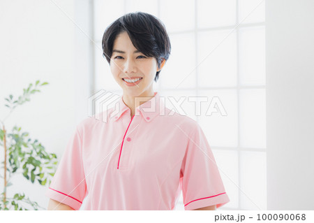 ポロシャツのスタッフ 100090068