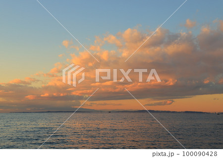 房総半島の原岡海岸と原岡桟橋と夕日 房総半島の原岡海岸と原岡桟橋と夕日 100090428