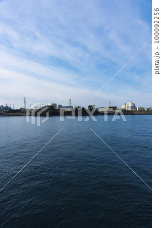 海越しに見る玄海原発 100092256