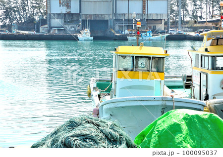 用宗漁港の漁船と漁具 100095037