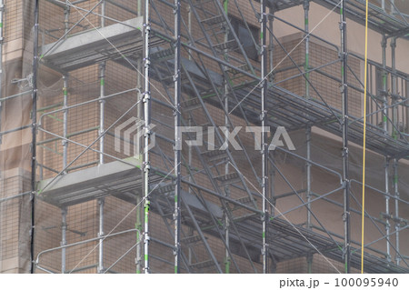 建設現場　足場　飛散防止メッシュシート 100095940