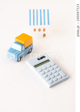 トラックと建物 トラックと建物 100097523