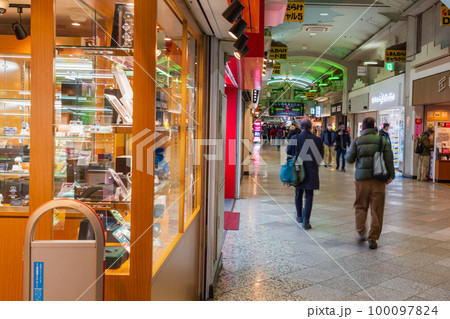 東京都　中野ブロードウェイ　ショッピングモール 100097824